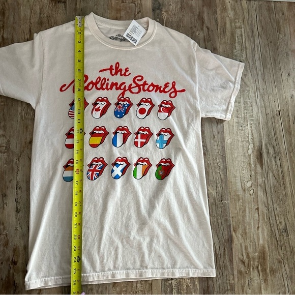 Rolling Stones Multi International Lips T-Shirt 
SZ Small Light Pink NWT - Picture 5 of 6